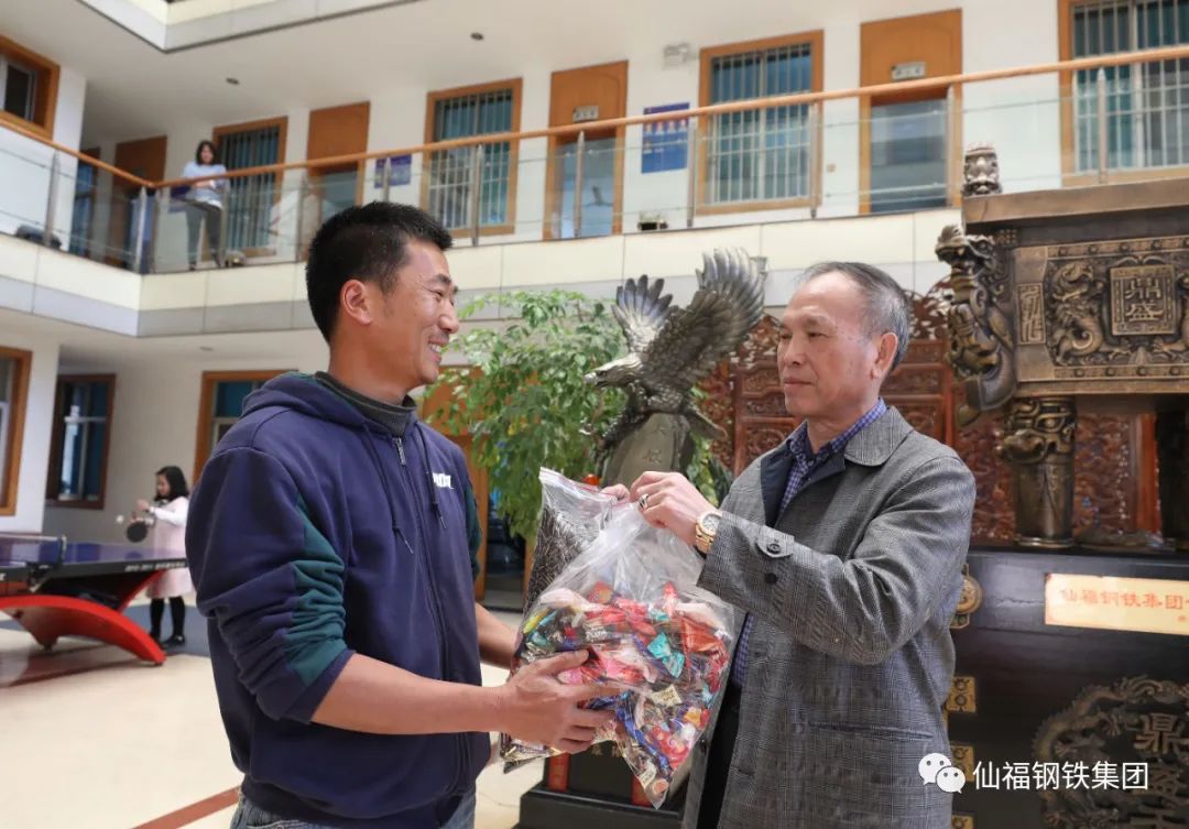 AG旗舰厅钢铁集团董事长率先垂范  春节就地过年开展慰问|AG旗舰厅