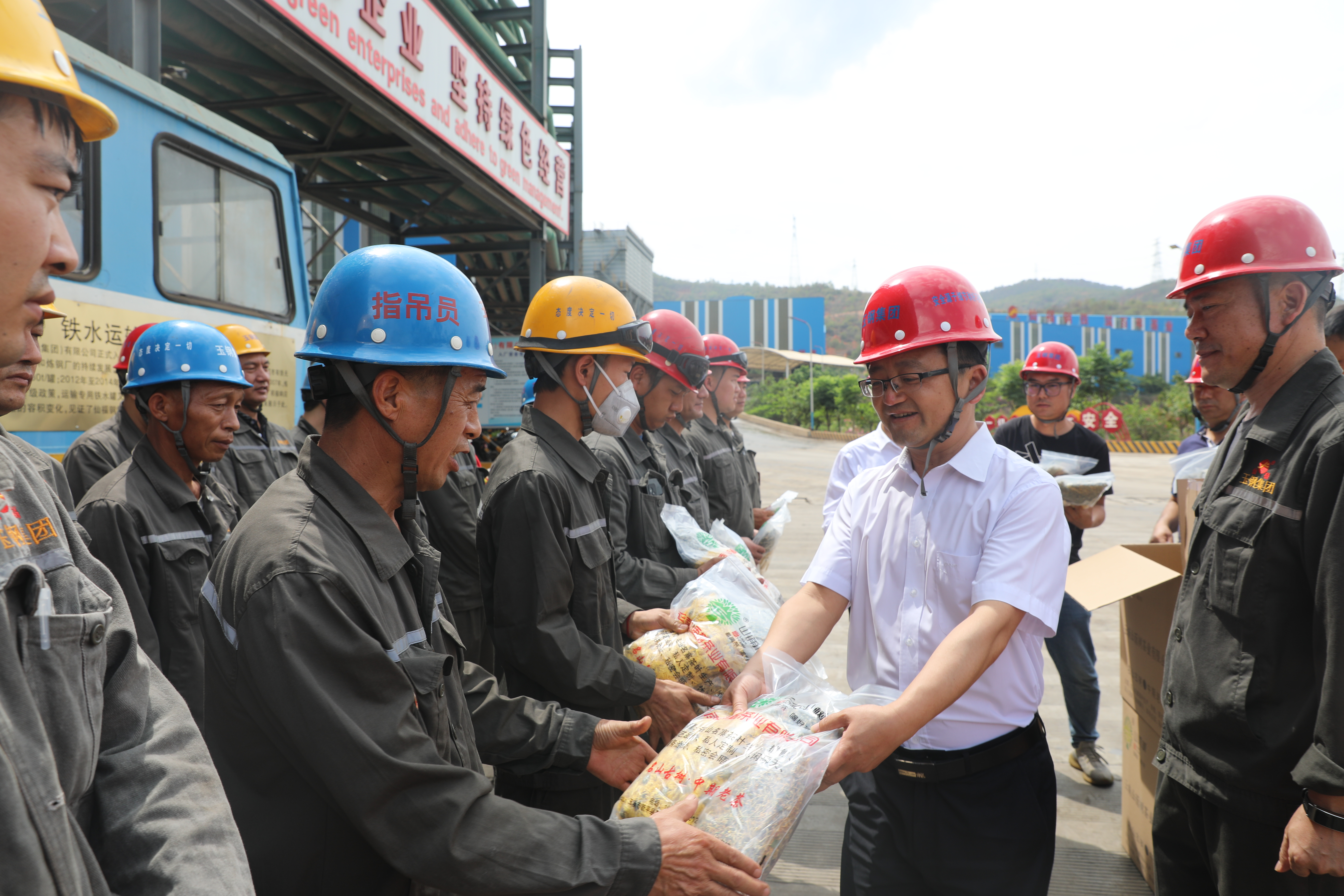 AG旗舰厅工会开展“夏送清凉”活动|AG旗舰厅