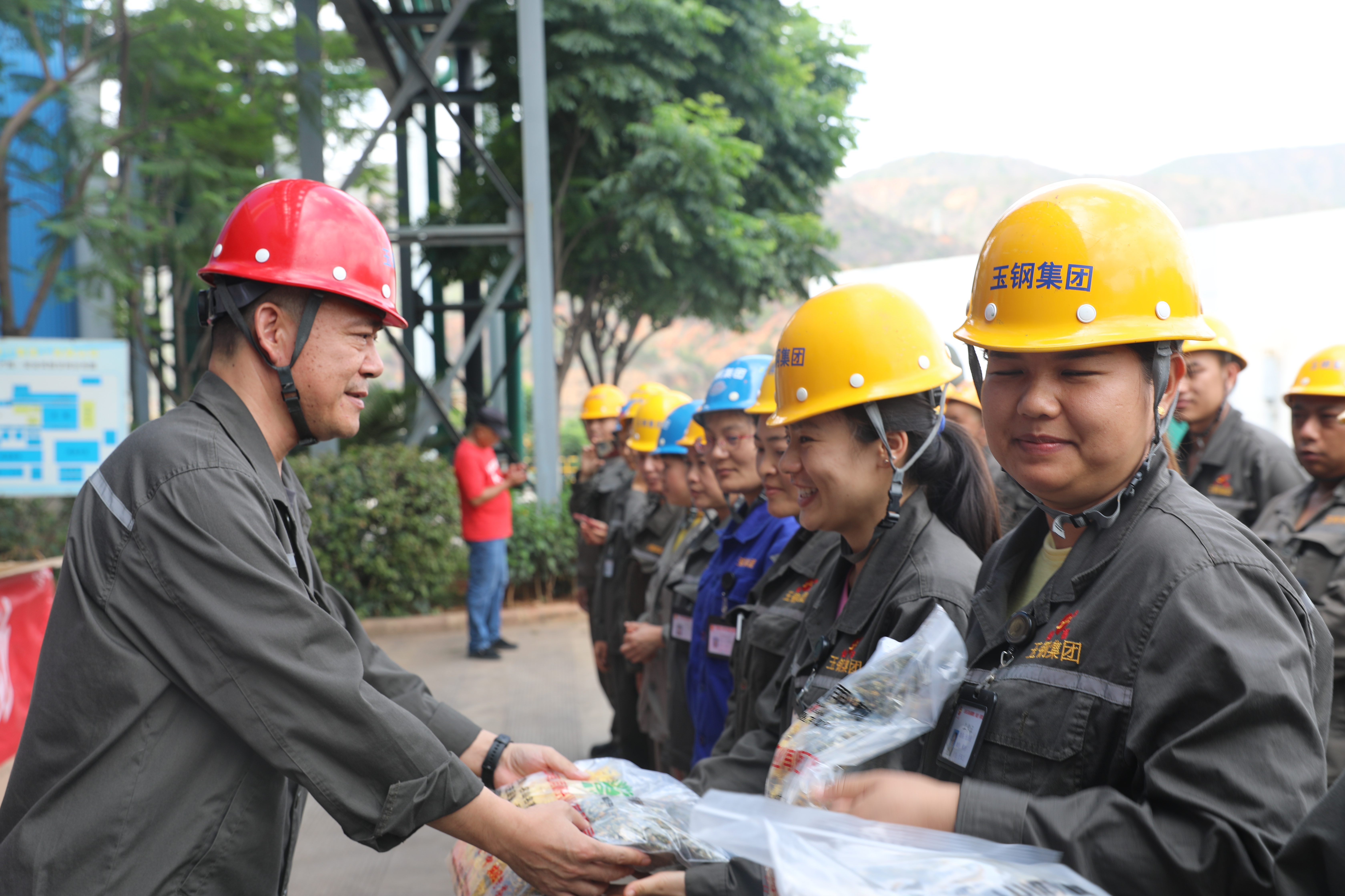 AG旗舰厅工会开展“夏送清凉”活动|AG旗舰厅
